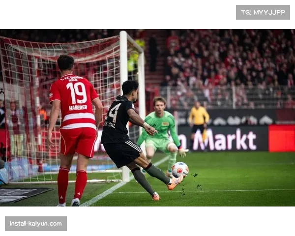 拜仁慕尼黑角球战术多变 凯恩头球威胁巨大