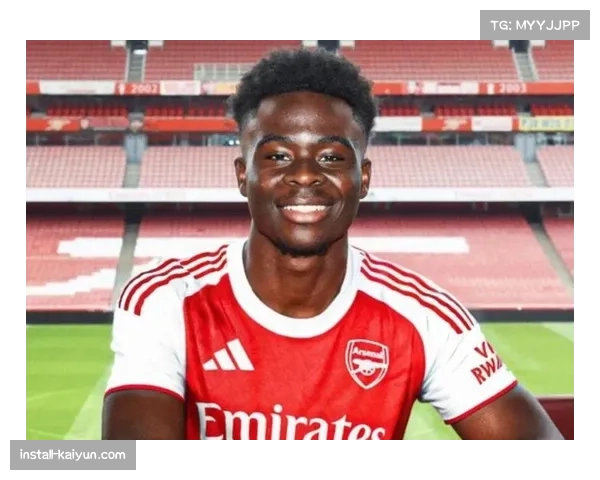 萨卡续约后周薪达30万英镑 跻身联赛薪资前十榜单引发热议